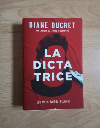 Livre la dictatrice
