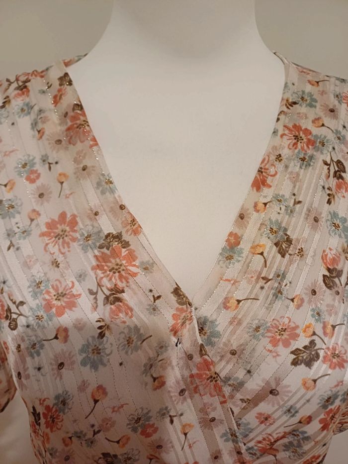 Robe blanche chic cache-coeur fleurie Actuelle taille S/M 36/38 - photo numéro 3