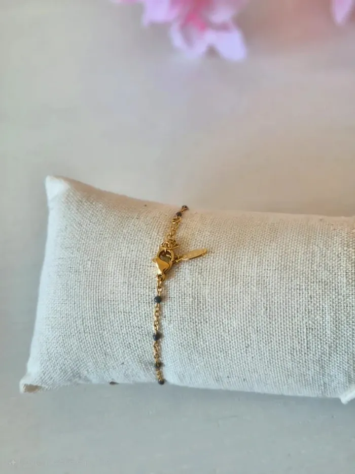 1 bracelet avec croix perles grises inspiration gigi clozeau zag - photo numéro 3
