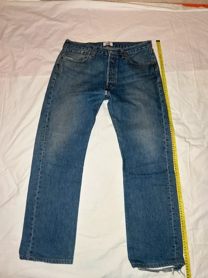 Jean levi’s 501 w34 L32 straight leg button fly