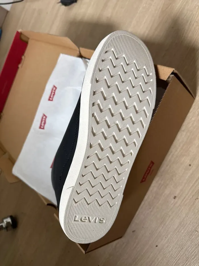 Magnifiques baskets Levi’s neuves avec étiquette pointure 39 - photo numéro 8
