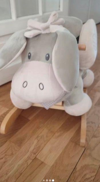 Bascule Ane Capuccino assise Beige