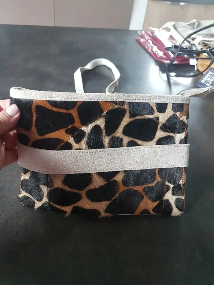 Vend sac neuf en peau - photo numéro 4