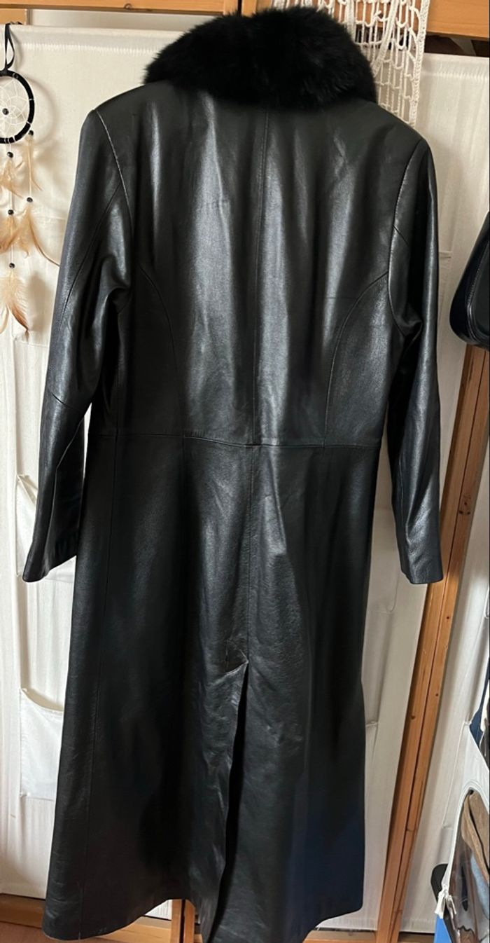 Veste en cuir et fourrure longue - photo numéro 2
