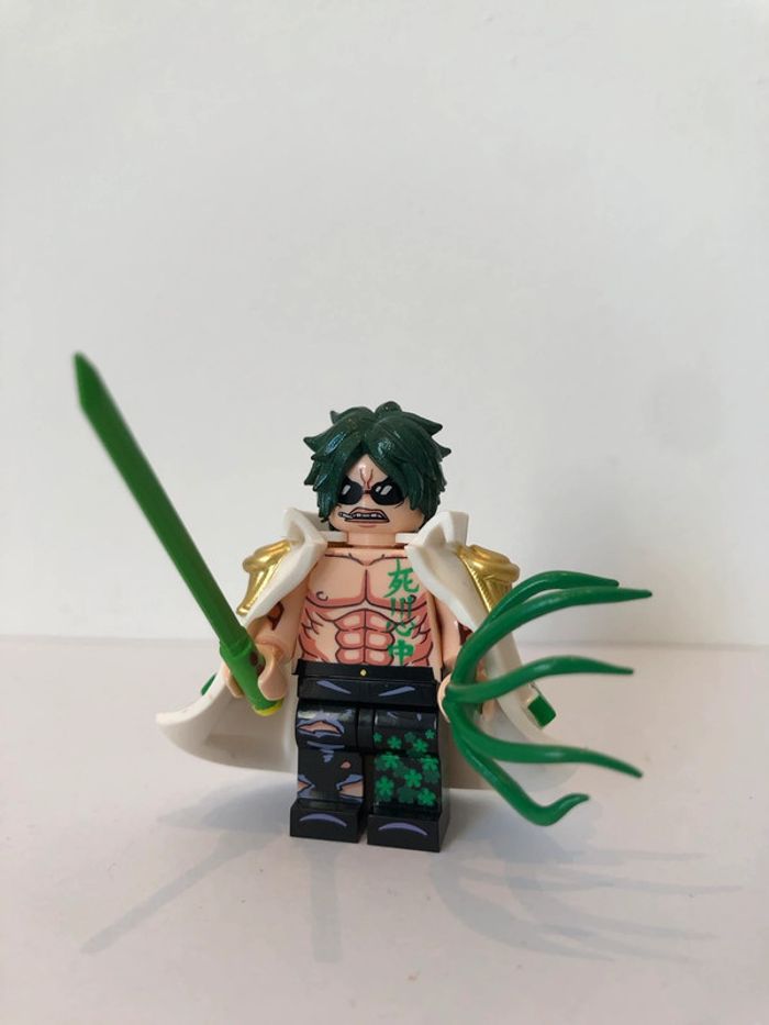 Figurine type lego OnePièce. OnePièce