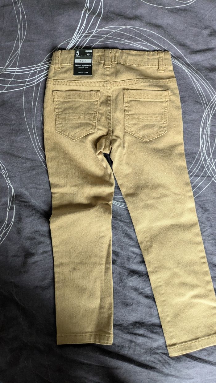 Jeans neuf 5 ans - photo numéro 2