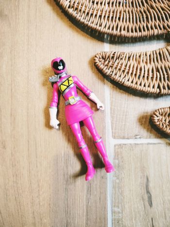🙅 Power rangers dino charge figurine du ranger rose marque Hasbro