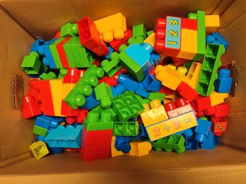 Gros boite de bloc a  construire