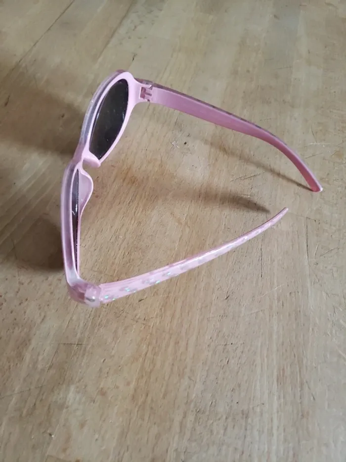 Lunette de soleil - photo numéro 3
