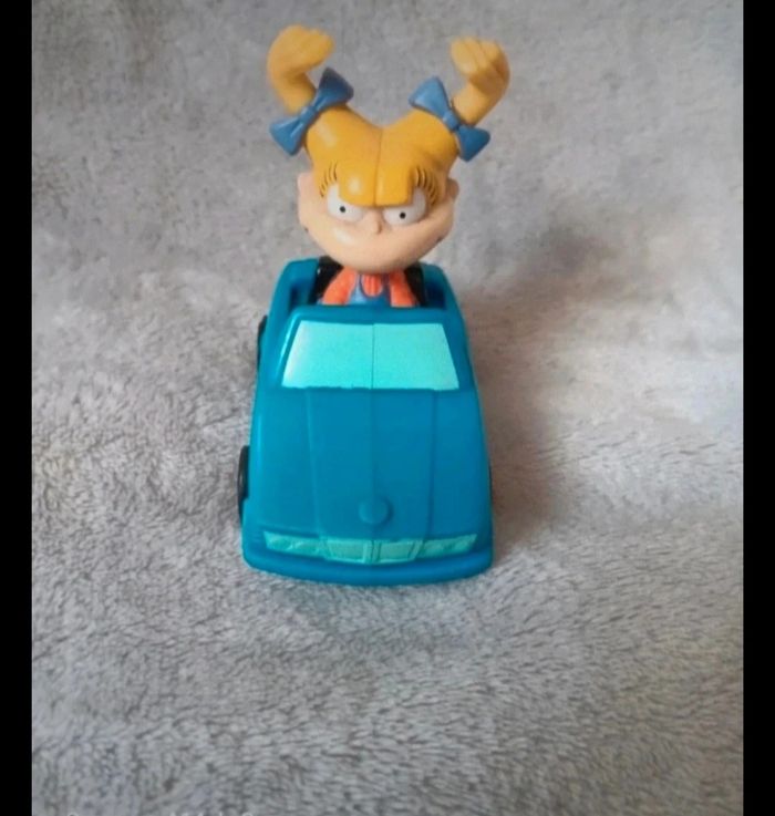 Figurine des razmocket la voiture et angelica