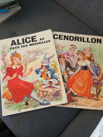 Deux livres anciens de Charles Perrault.1964