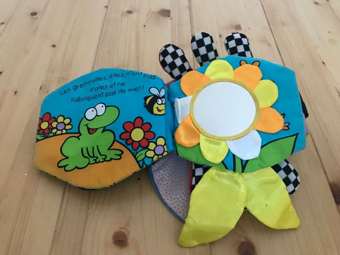 Livre en tissu-doudou abeille - photo numéro 4