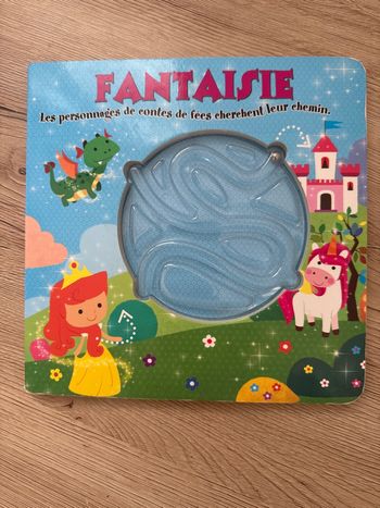 Fantaisie les personnages de contes de fées cherchent leur chemin 