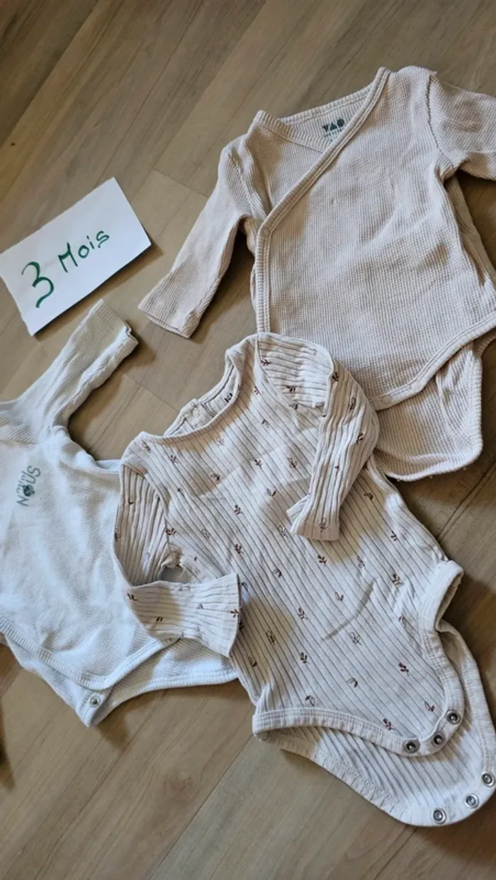 3 bodys - photo numéro 2