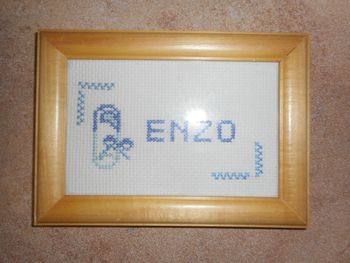 Petit Cadre en Bois avec Broderie Prénom ENZO