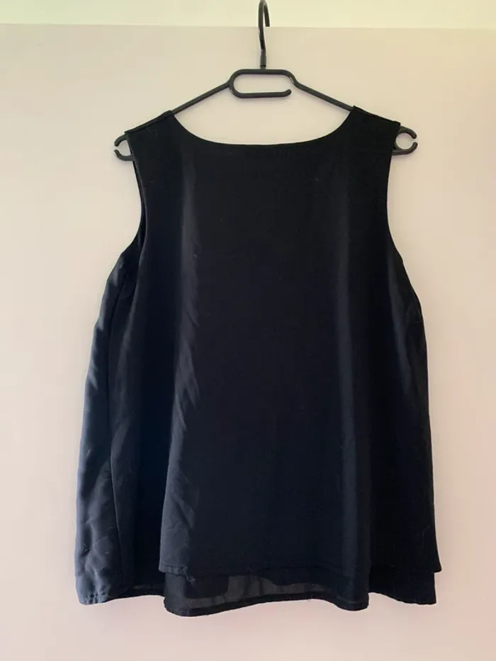 🖤 Top noir sans manches à zip - photo numéro 3