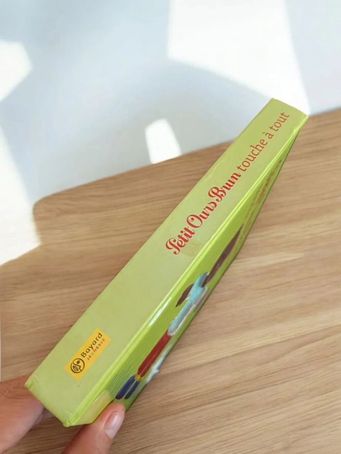 Livre à toucher petit ours brun touche à tout - photo numéro 3
