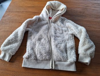 Veste polaire / sweat à capuche enfant écru – effet moumoute 