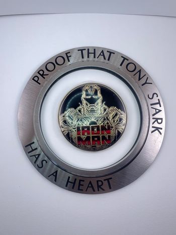 Réplique de l'anneau réacteur ARC d’Iron Man + Pin's Iron Man