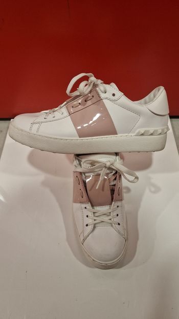 Basket valentino tres bonne état