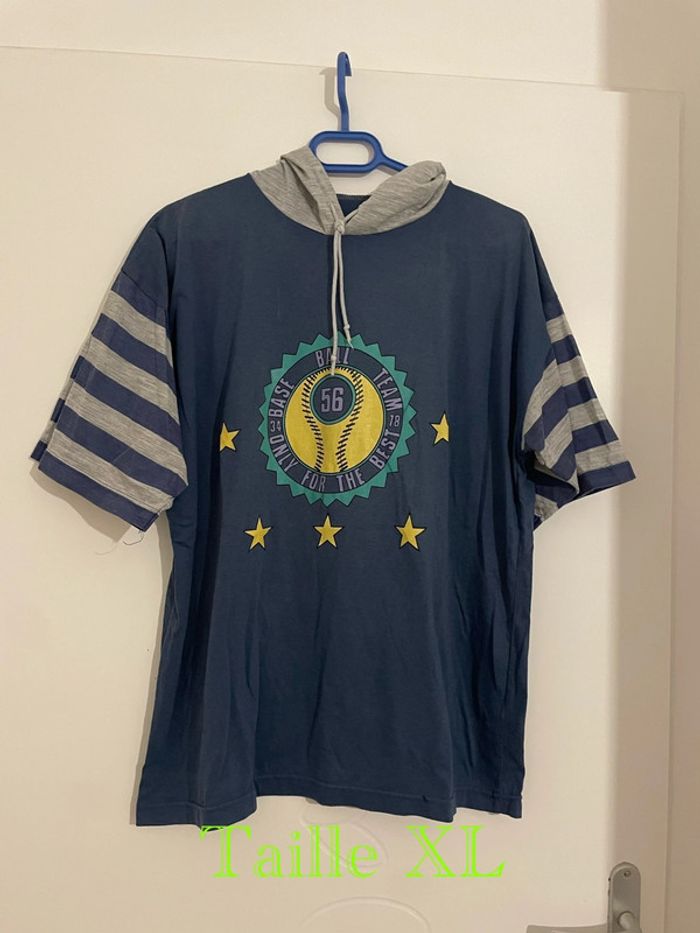 T-shirt vintage manche courte a capuche bleu marine rayure gris à motifs devant baseball taille XL