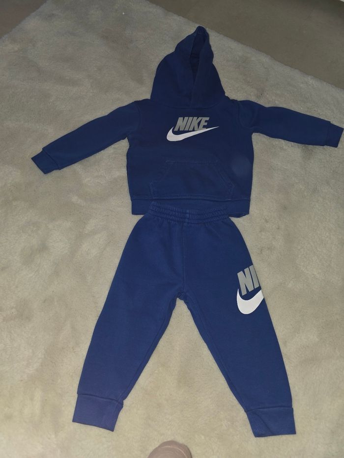 Ensemble nike