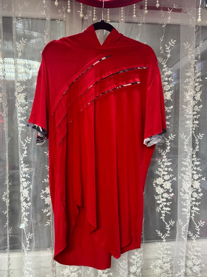 Tee shirt à capuche