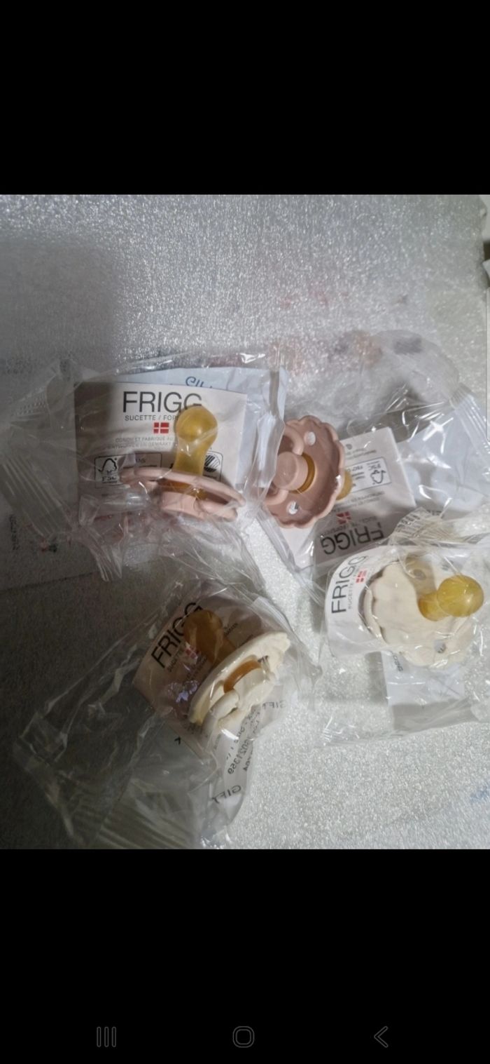 Lot de sucettes FRIGG