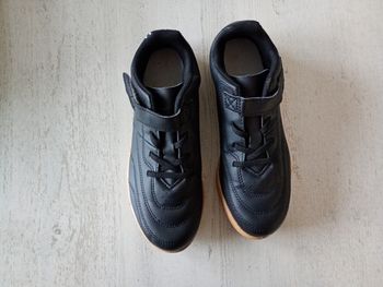 Chaussure de foot kipsta ( decalton) pointure 37