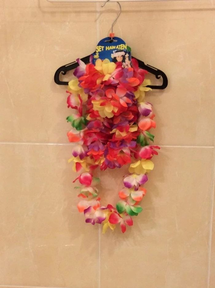 Set NEUF de bracelets, collier et couronne hawaïen– V92B