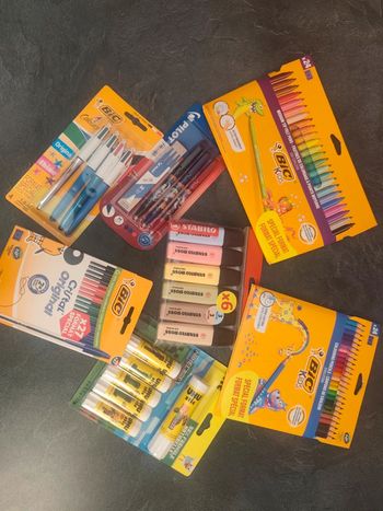 Lot fournitures scolaires bic