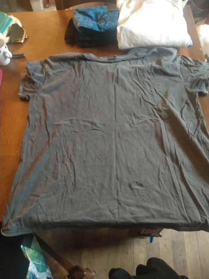 T-shirt avec noeud - photo numéro 5