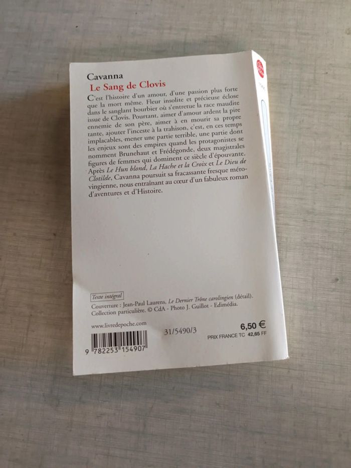 Livre le sang de Clovis - photo numéro 2