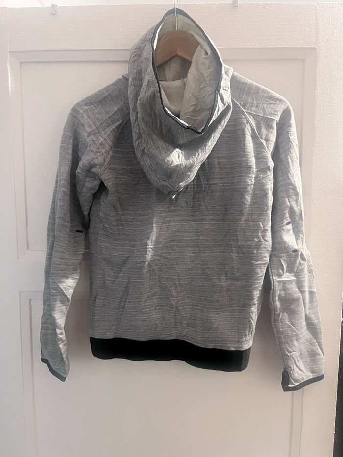 Sweat à capuche Nike en taille S. - photo numéro 4