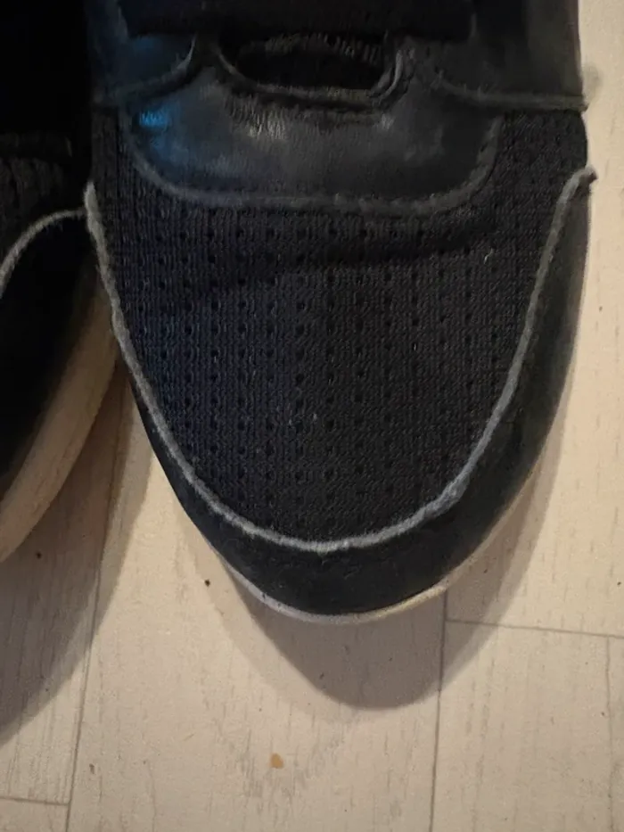 Basket tex noir un légèrement abîmé devant 37 - photo numéro 3
