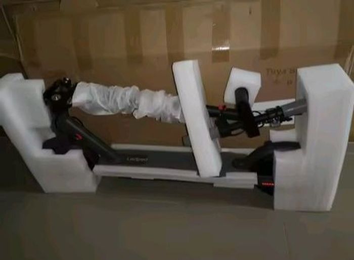 Trottinette électrique 350 Watt 30km/h 30 km d'autonomie neuve première main jamais été utilisée siège démontable - photo numéro 5