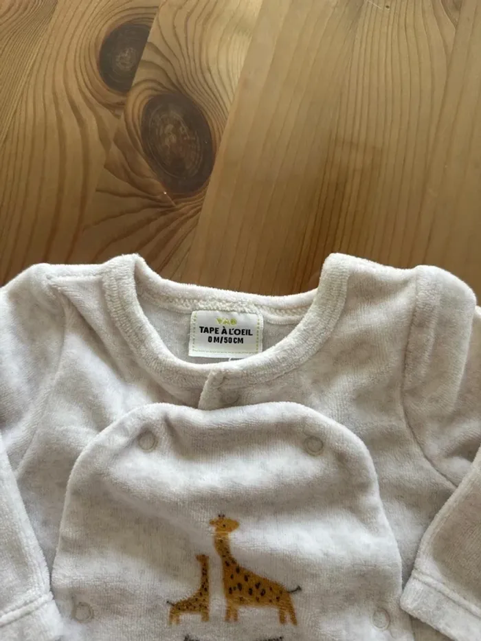 Vend pyjama 1 pièce marque tape à l'oeil taille 0 mois en très bonne état - photo numéro 2