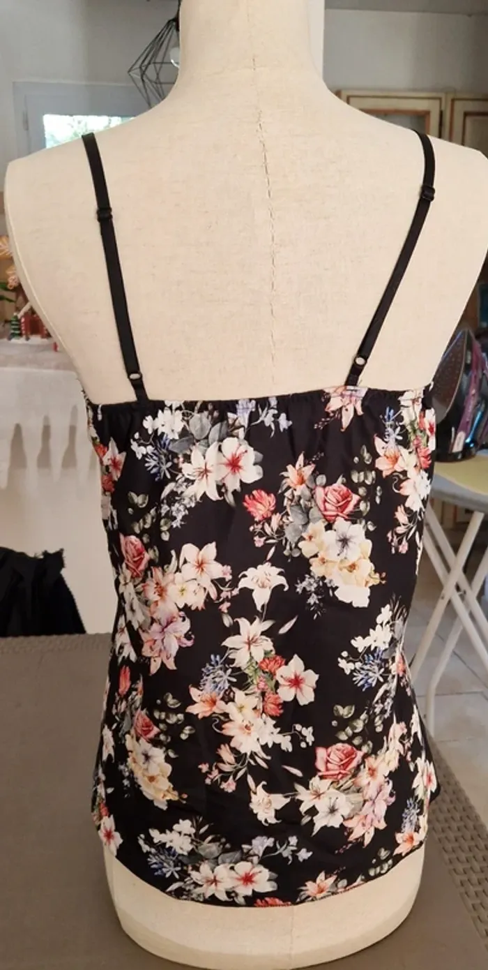 Debardeur fleuri effet soie taille 36/38 - photo numéro 12