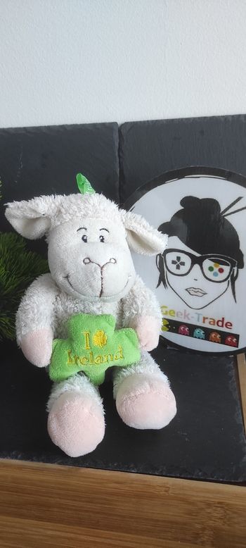 peluche liam lamb carolls mouton trèfle vert crème I irland plush Blanc Rose