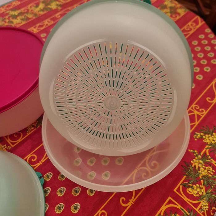 Lot  boîte conservation et Passoire à fruits et légumes Tupperware Neuf. - photo numéro 2