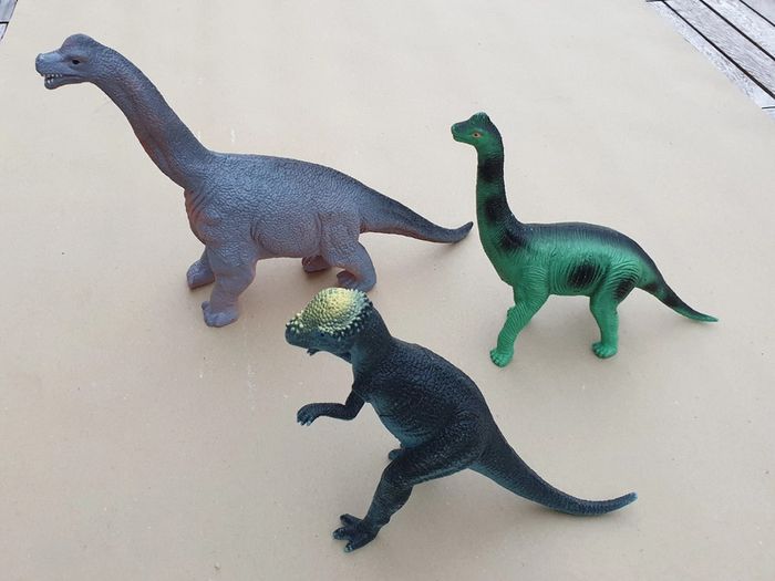 3 Dinosaures en plastique - photo numéro 2