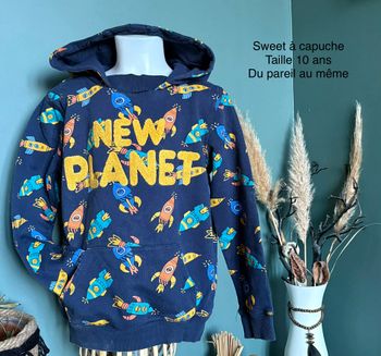 Sweet à capuche taille 10 ans 