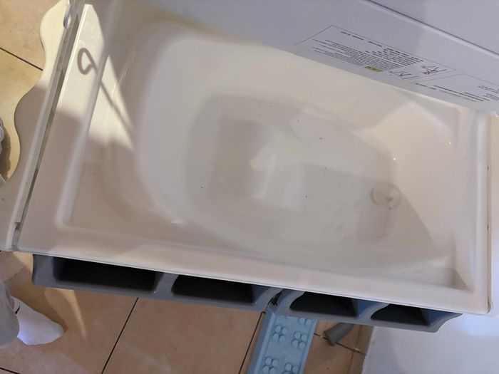 Table à langer + baignoire - photo numéro 3