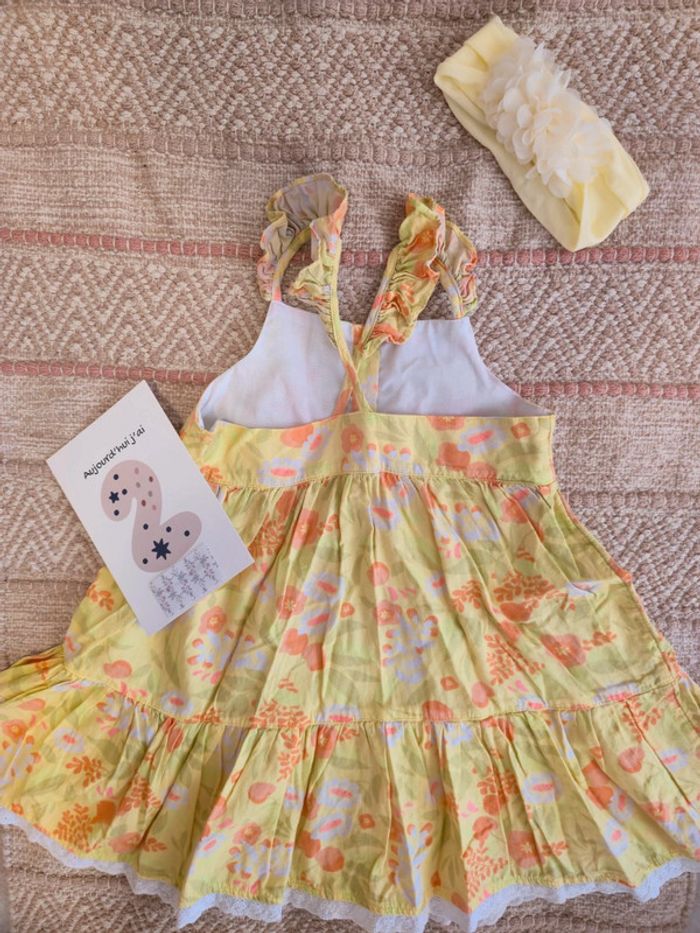 Robe fleurie jaune et orange liseré doré dentelle bandeau jaune à fleurs orchestra 2 ans 23 mois - photo numéro 3