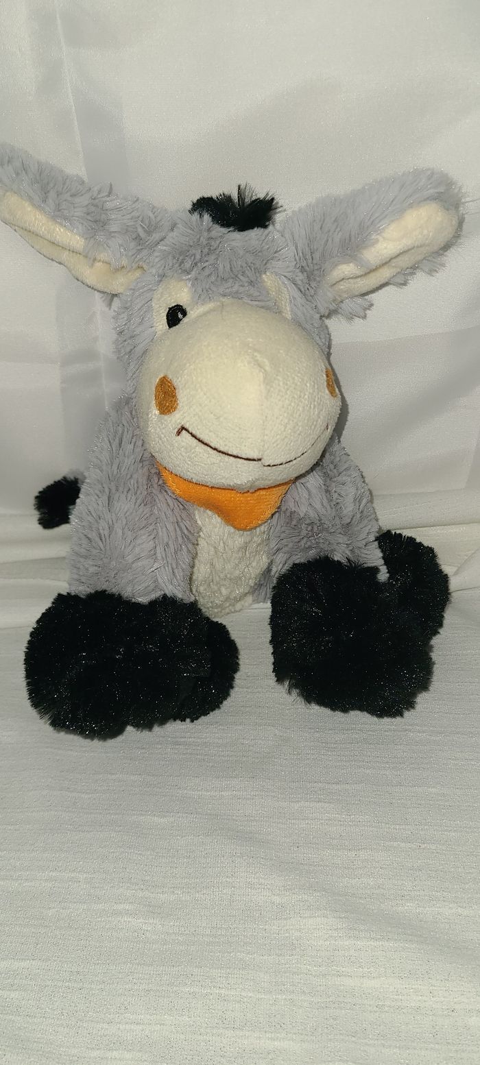 DOUDOU PELUCHE FIZZY ANE GRIS NOIR BLANC ECHARPE BANDANA ORANGE