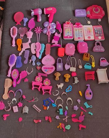 Lots accessoires barbies