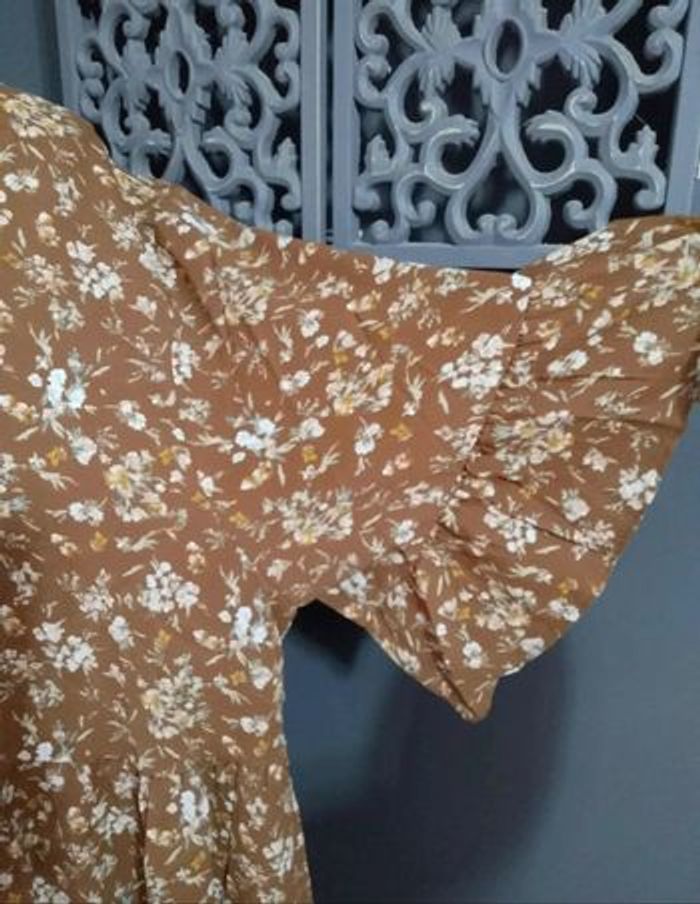Blouse Marron Grande Taille 54 – Col V, Imprimé Floral, Manches Volants et Ourlet Évasé 🌸 - photo numéro 4