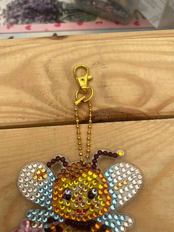 Porte clé recto/verso abeille 🐝 en Diamond painting - photo numéro 2