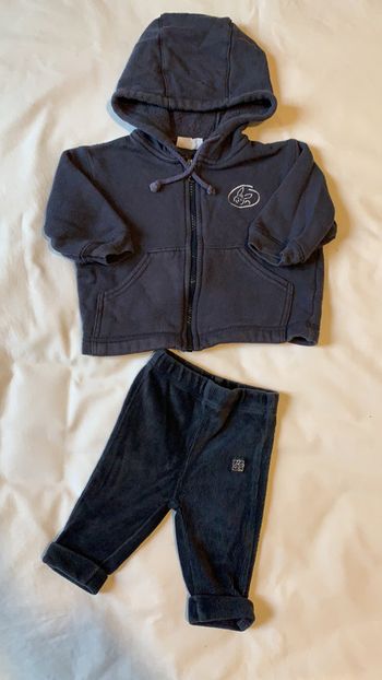 Sweat à capuche et pantalon