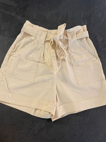 Short beige